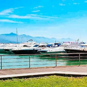 Grand Charme Voor 4 Personen Op River Village - Joycasa Ameglia